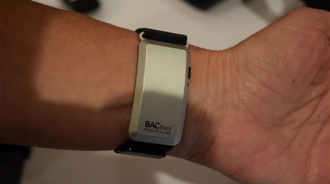 Bactrack Skyn – Le wearable qui surveille votre taux d’alcool