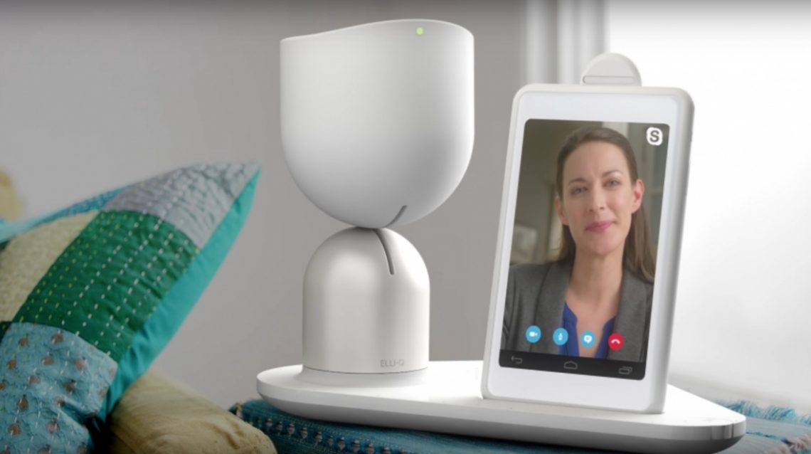 ElliQ robot assistant personnes âgées