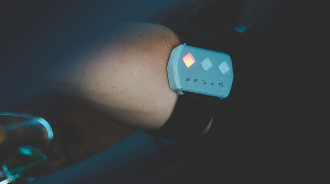 Steer - Le wearable qui vous empêche de vous endormir en conduisant