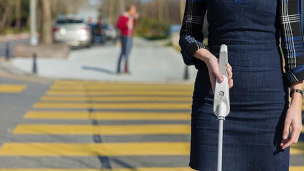 WeWALK canne connectée pour les personnes aveugles et malvoyantes