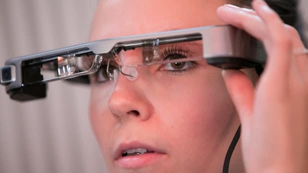 Le National Theatre propose désormais des smartglasses pour les malentendants