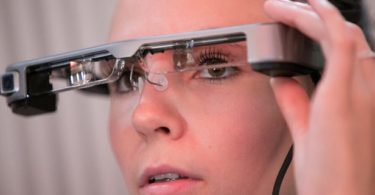 Le National Theatre propose désormais des smartglasses pour les malentendants