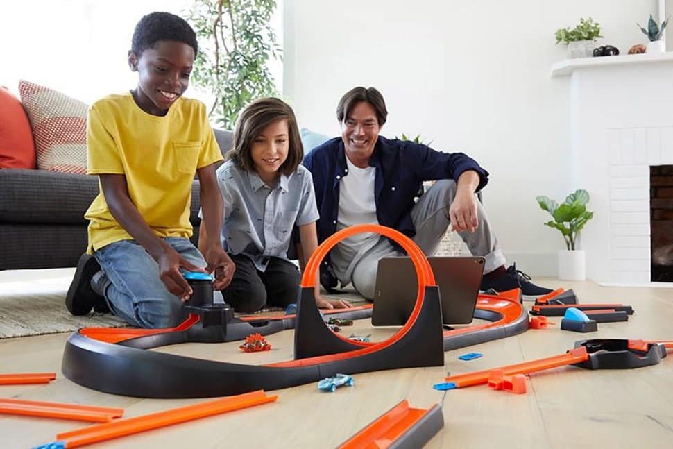 Hot Wheels id - Un kit de pistes intelligentes avec voitures NFC dans les magasins Apple