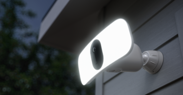 Arlo Pro 3 Floodlight – Un projecteur passif-agressif avec caméra