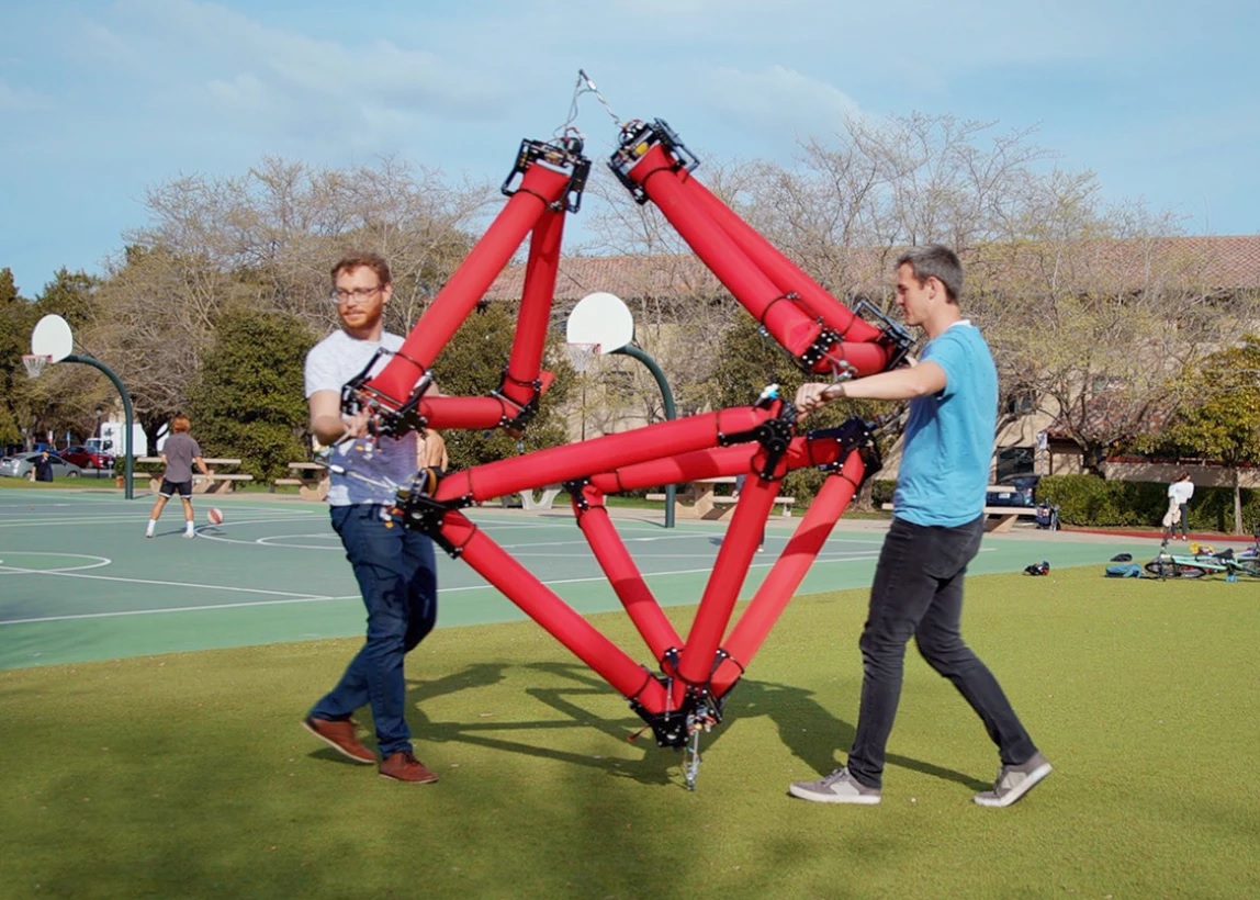 Ce robot gonflable aux formes changeantes peut attraper des objets et se déplacer seul