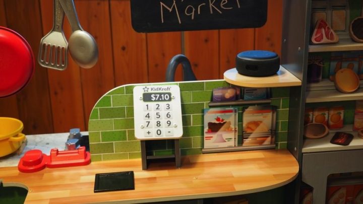 KidKraft dévoile une cuisinière fonctionnant avec Alexa et qui raconte des blagues 2