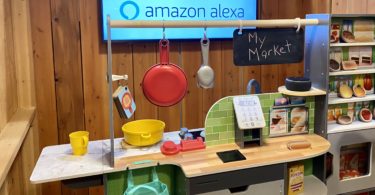 KidKraft dévoile une cuisinière fonctionnant avec Alexa et qui raconte des blagues