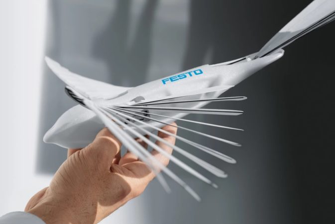 Festo crée un robot inspiré des martinets