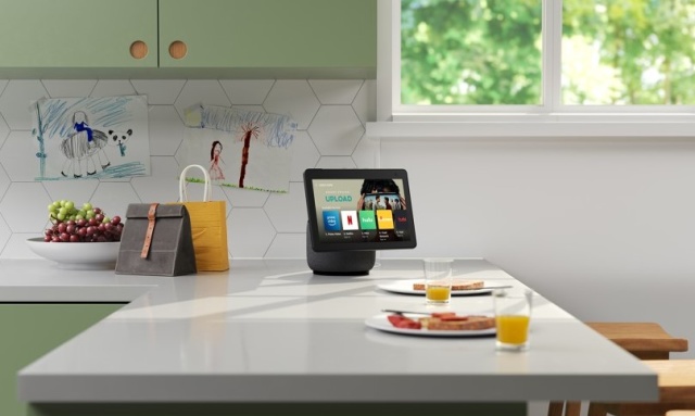 Le nouveau Amazon Echo Show 10 tourne pour vous suivre