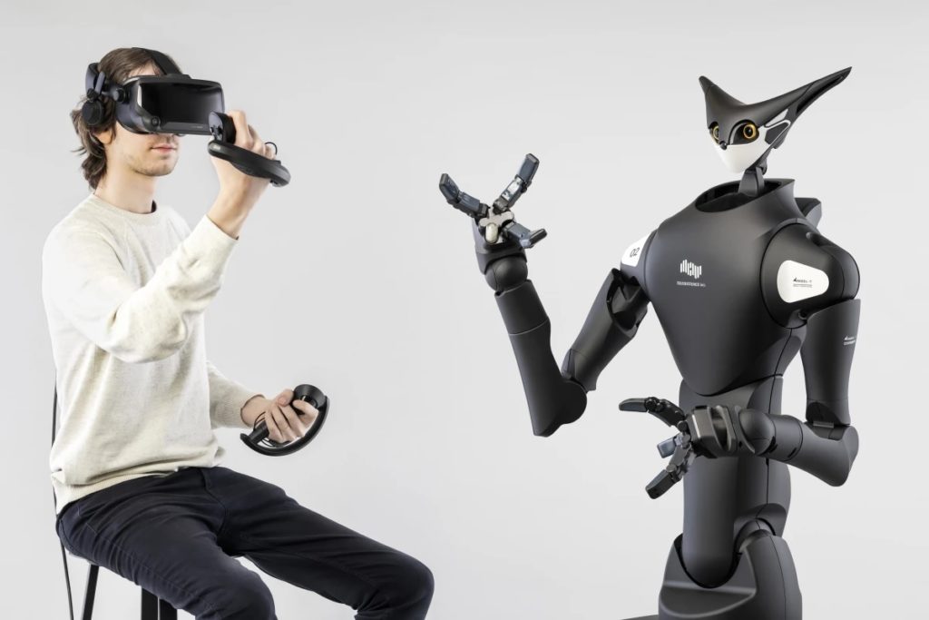 Telexistence dévoile un robot empileur magasinier piloté grâce à la VR