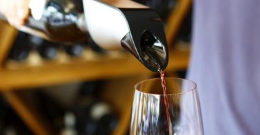 L'aérateur de vin intelligent d'Aveine va plaire aux amateurs de vin