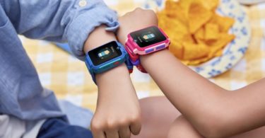 TCL Family Watch 2 permet aux enfants de chatter par vidéo et de prendre des selfies