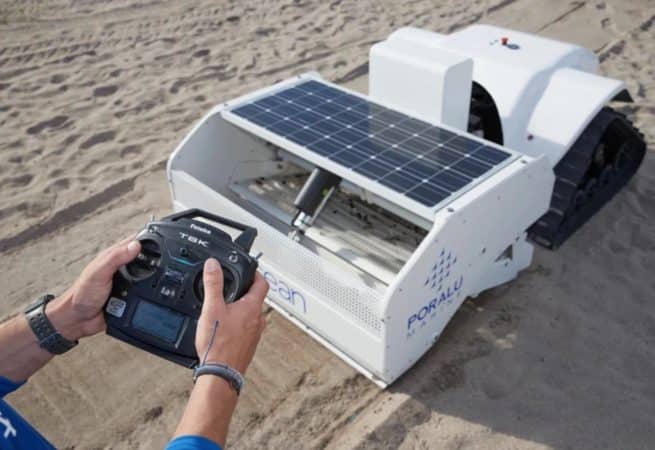 BeBot nettoie la plage pour ramasser les petits déchets 1