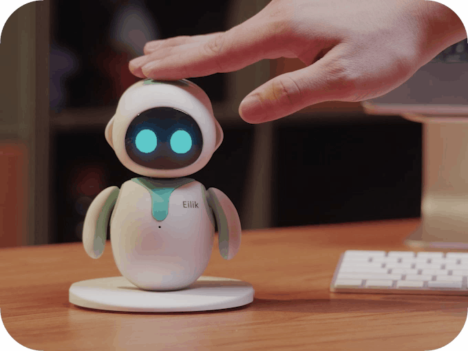 EILIK Bot - Un petit robot compagnon mignon sur votre bureau