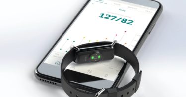 Le bracelet Aktiia utilise la lumière pour surveiller la tension artérielle