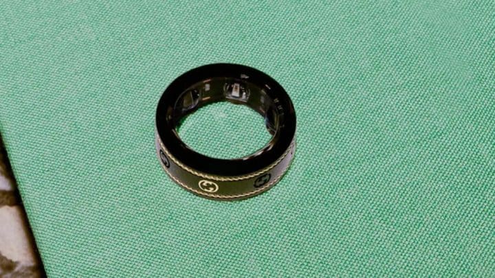 Oura et Gucci s'associent pour créer une bague intelligente 1