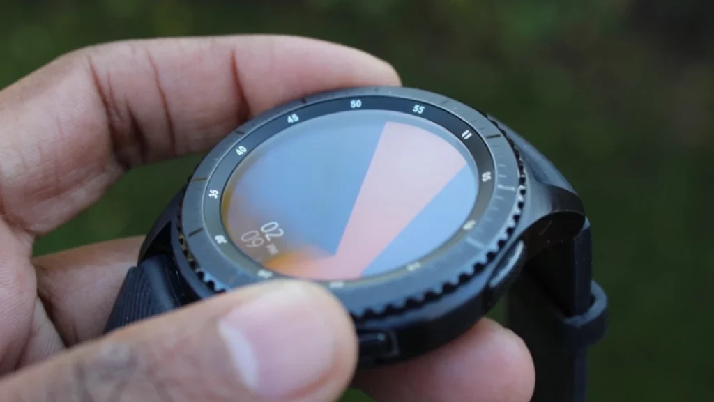 Avec la Samsung Galaxy Watch 6 Pro pourrait revenir la lunette tournante