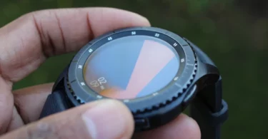 Avec la Samsung Galaxy Watch 6 Pro pourrait revenir la lunette tournante