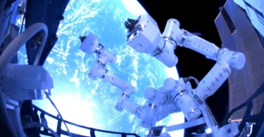 Le bras robotique autonome S2 fait des merveilles sur l'ISS