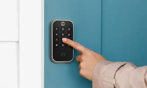 Yale Assure Lock 2 vs Lockly Vision Zeno comparatif